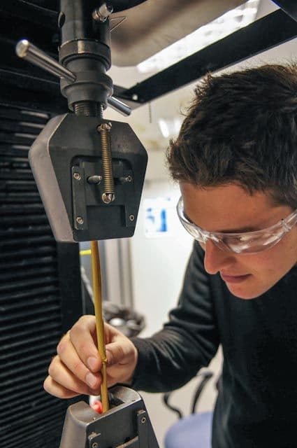 Tensile testing of an organic structure